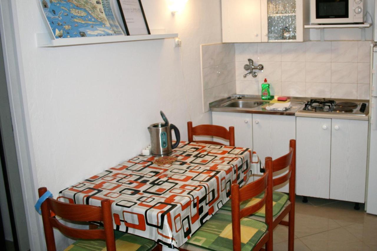 Apartments By The Sea Pisak, Omis - 1014 Buitenkant foto