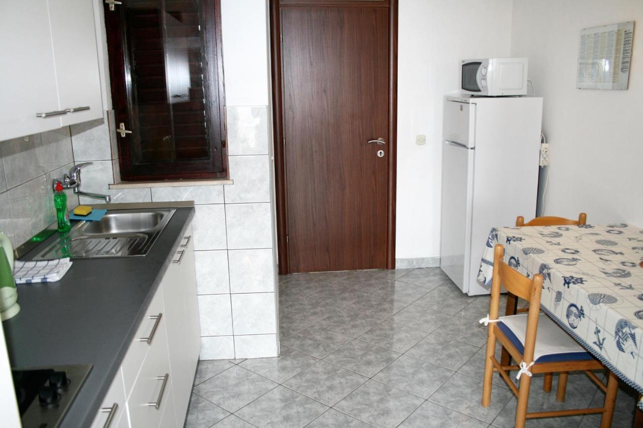 Apartments By The Sea Pisak, Omis - 1014 Buitenkant foto