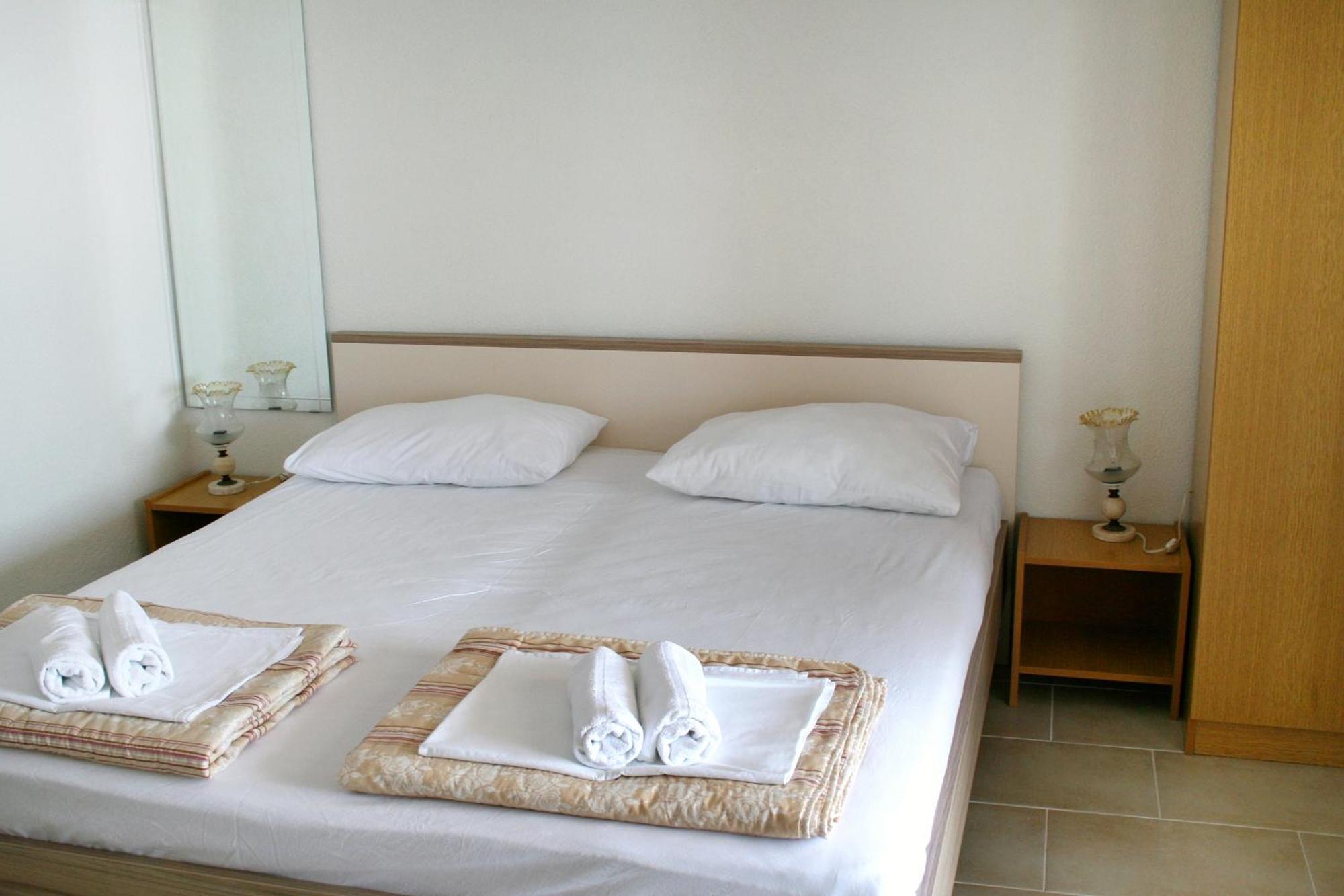 Apartments By The Sea Pisak, Omis - 1014 Kamer foto